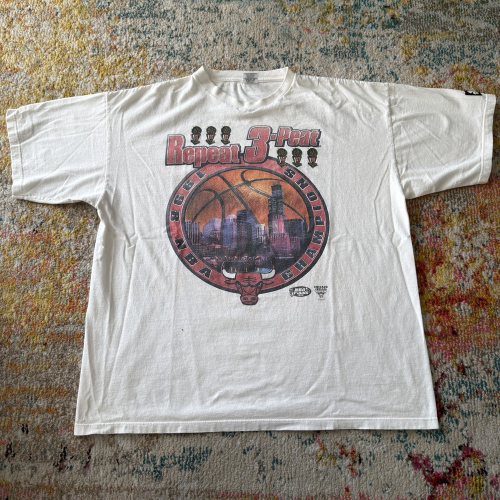 Vintage 1998 Chicago Bulls Repeat 3-Peat NBA Champions T-Shirt White size XL